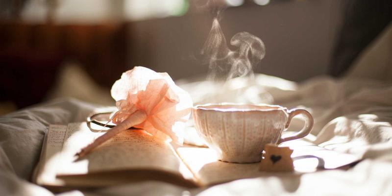 告别杂乱:嵌入式智能衣柜如何用模块化设计,榨干每一寸储物空间